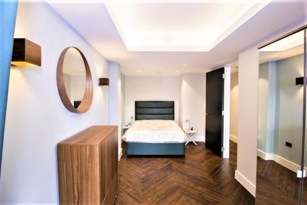 Flat Penrose Street in Greater London