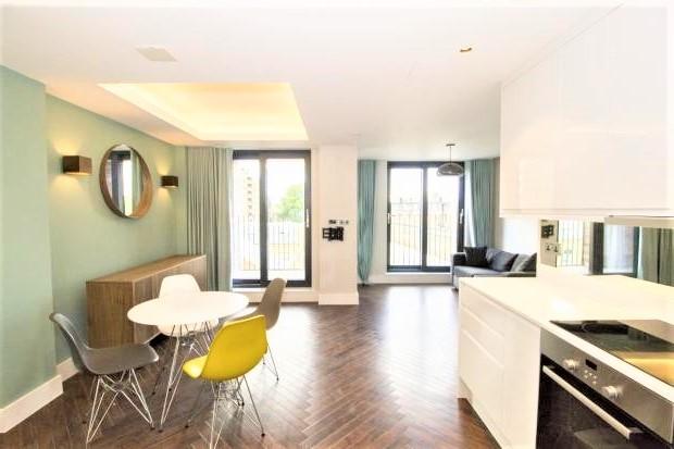 Flat Penrose Street in Greater London