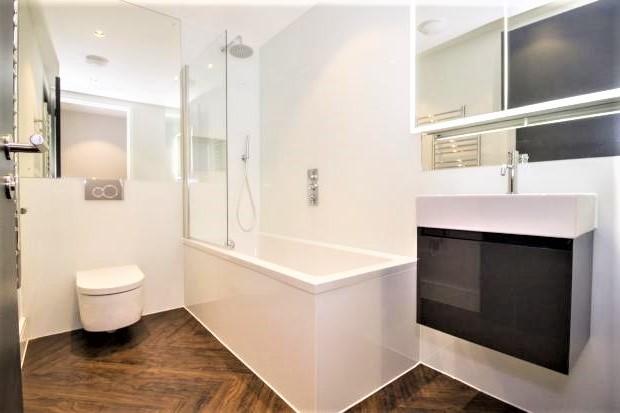 Flat Penrose Street in Greater London