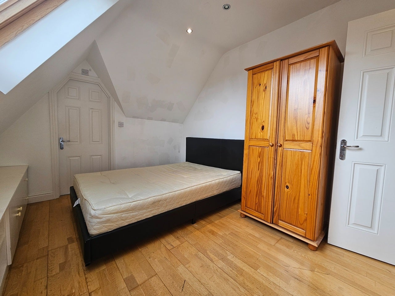 Flat Finchley Road in Greater London