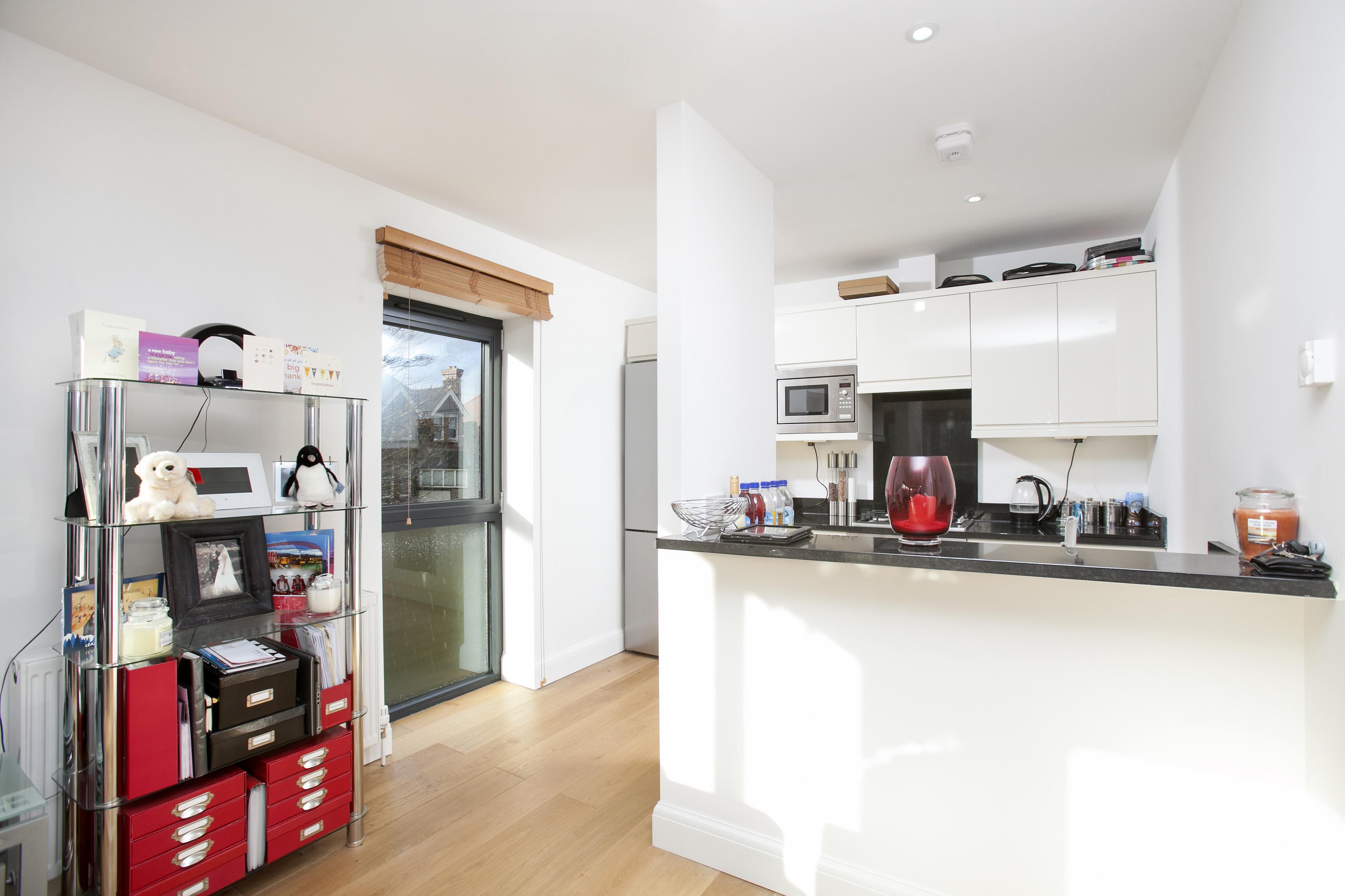 Flat Surbiton Hill Road in Greater London