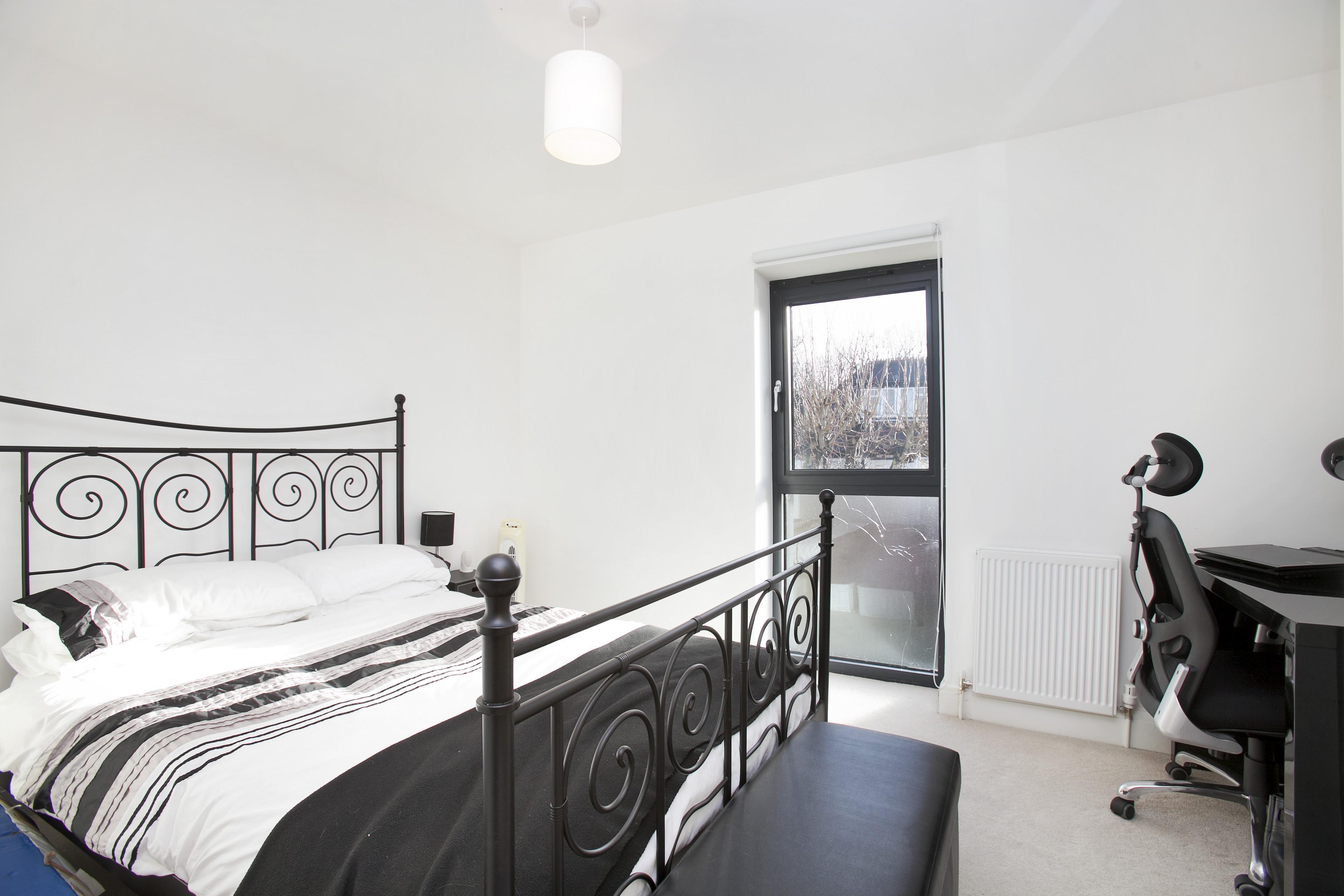 Flat Surbiton Hill Road in Greater London