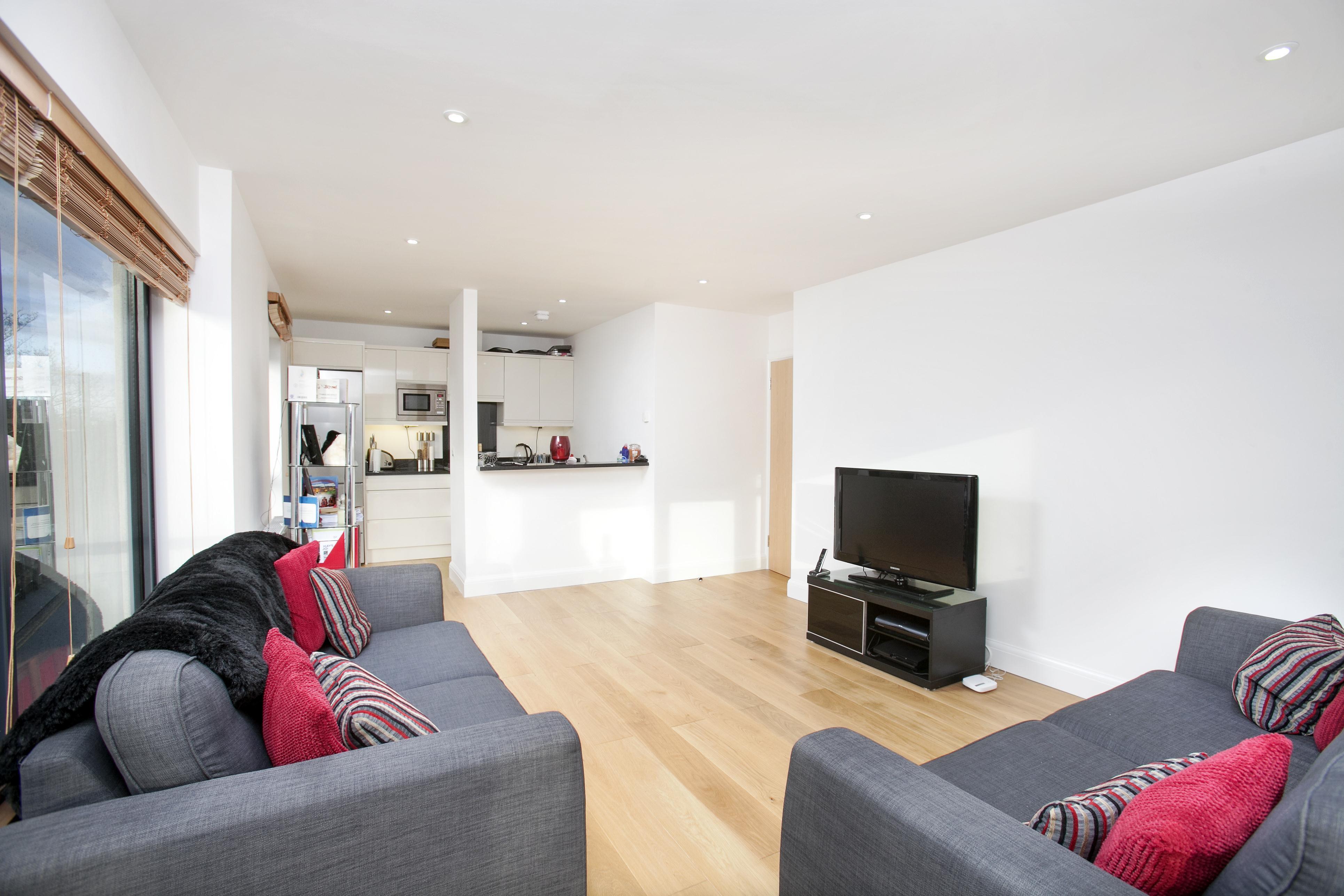 Flat Surbiton Hill Road in Greater London