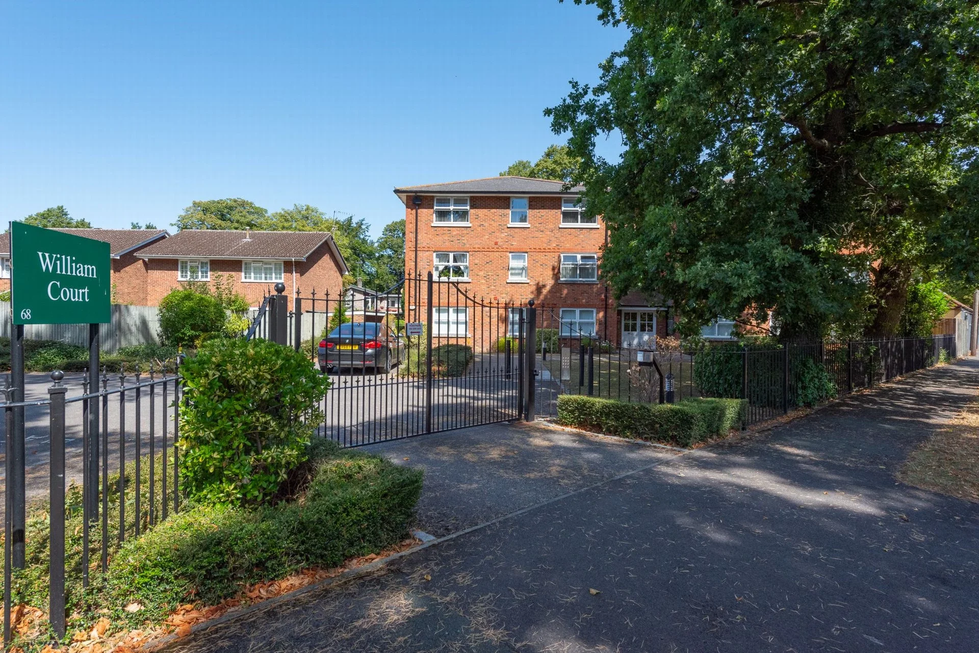 Flat Guildford Road East in Rushmoor