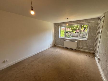 Flat Khormaksar Drive in Lincoln
