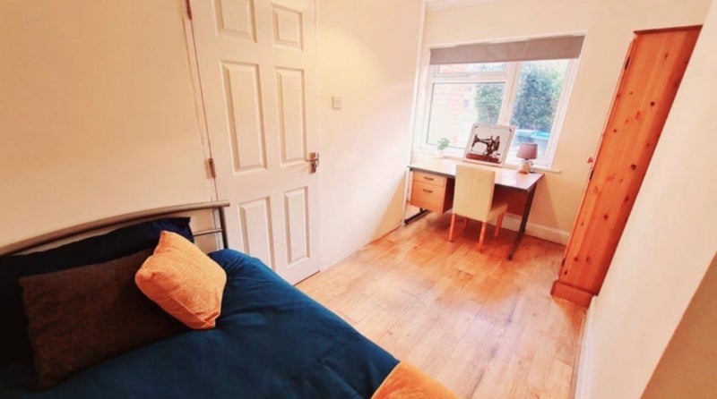 Room Charter Avenue in Coventry