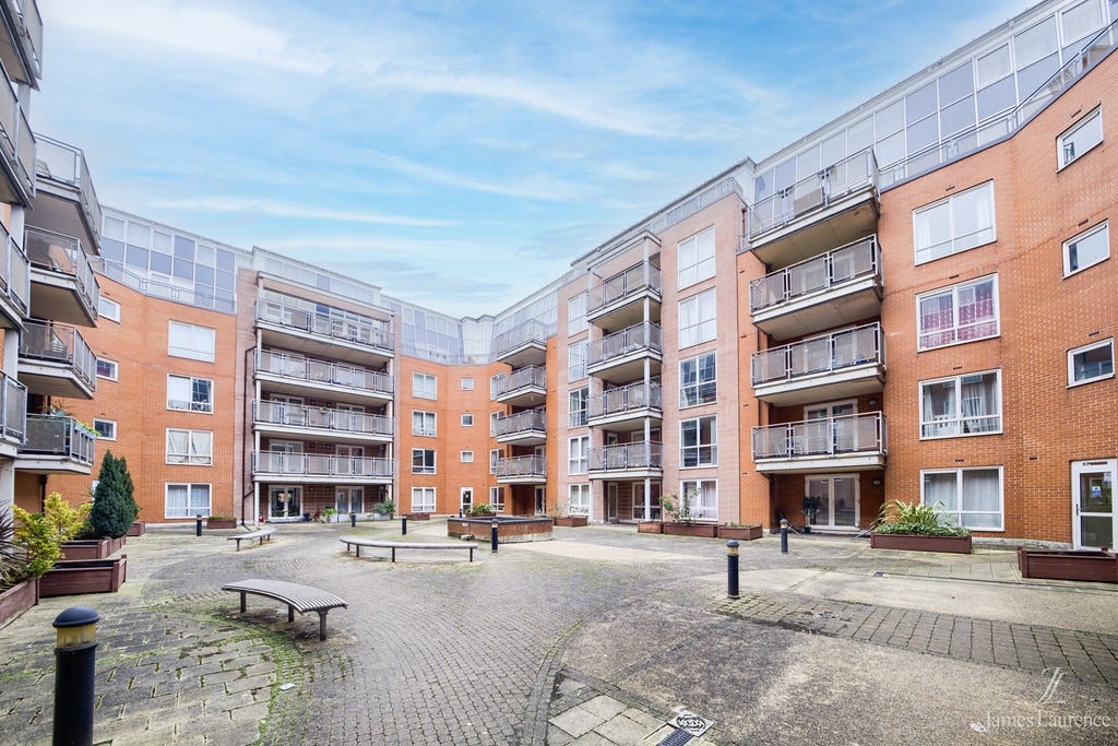 Flat Regent Place in Birmingham