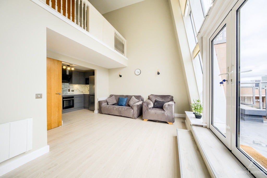 Flat Regent Place in Birmingham