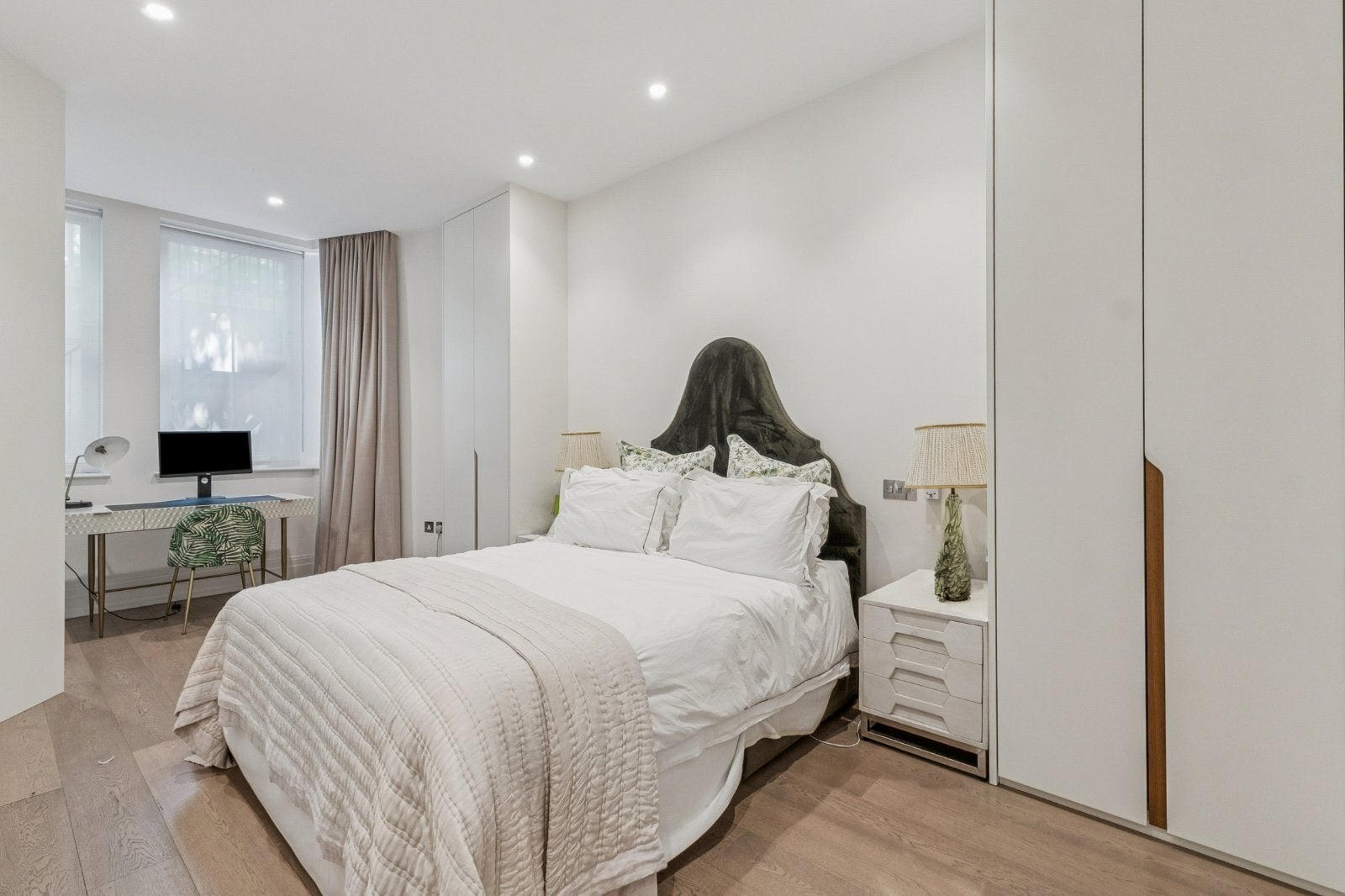 Flat Palace Court in City of Westminster