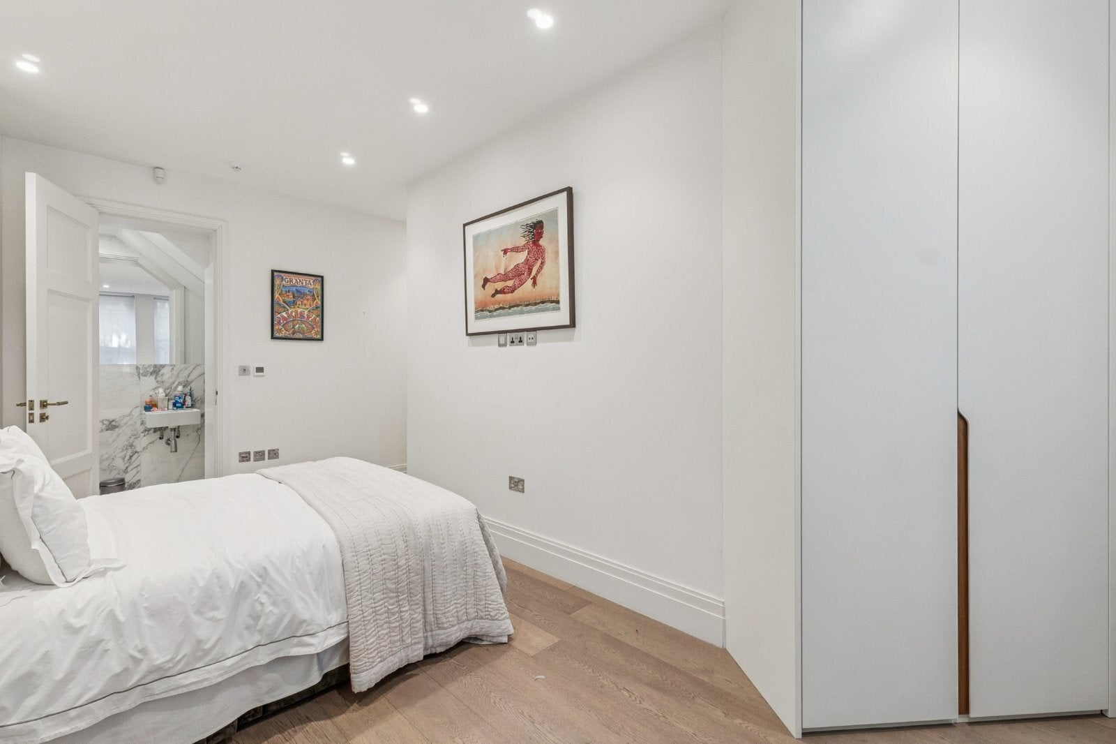 Flat Palace Court in City of Westminster
