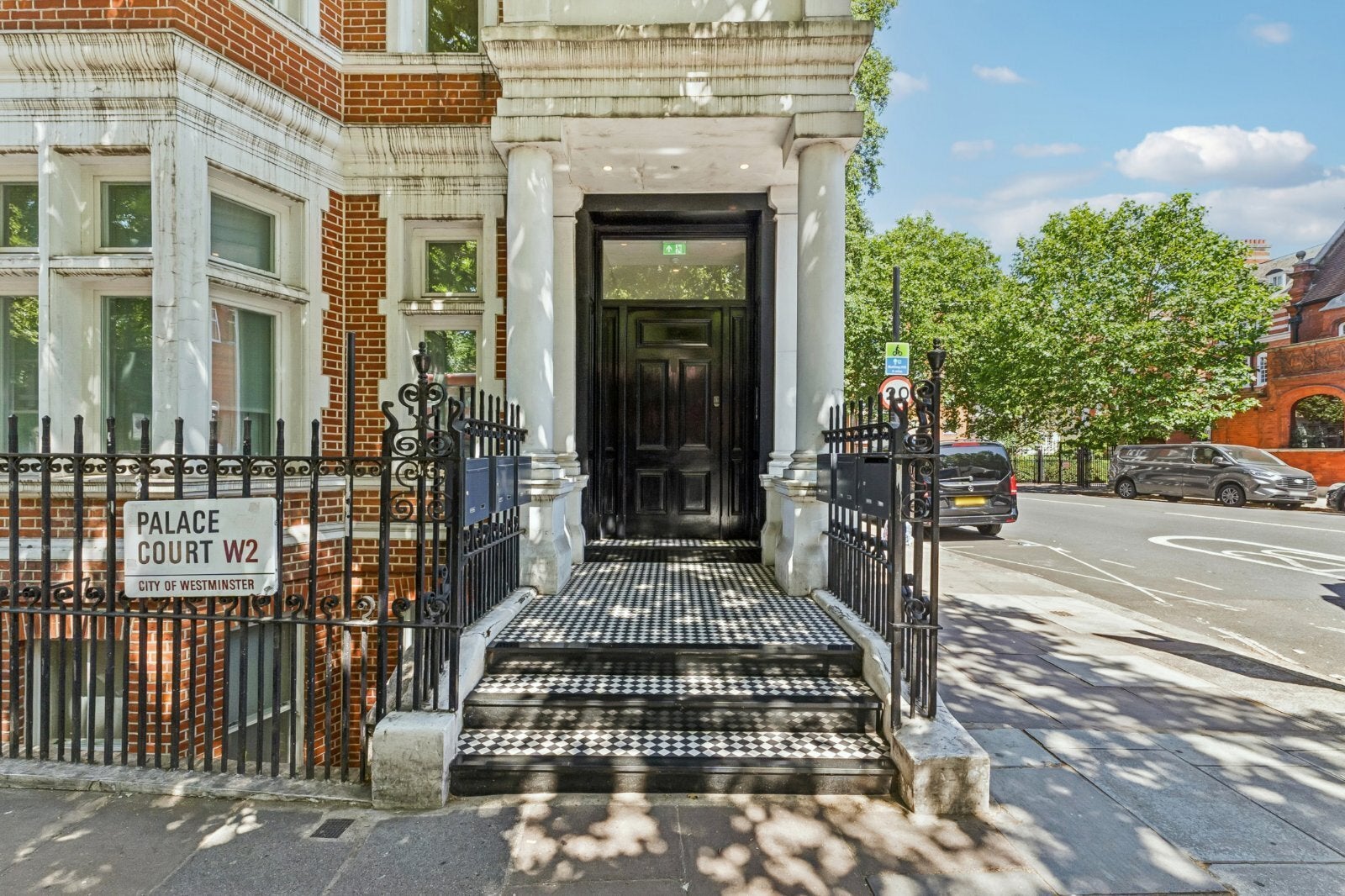 Flat Palace Court in City of Westminster