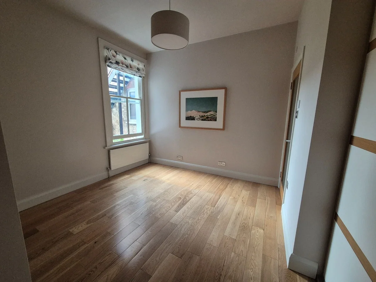 Flat Shelton Road in Greater London
