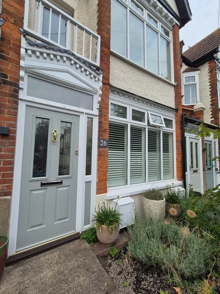 Flat Shelton Road in Greater London
