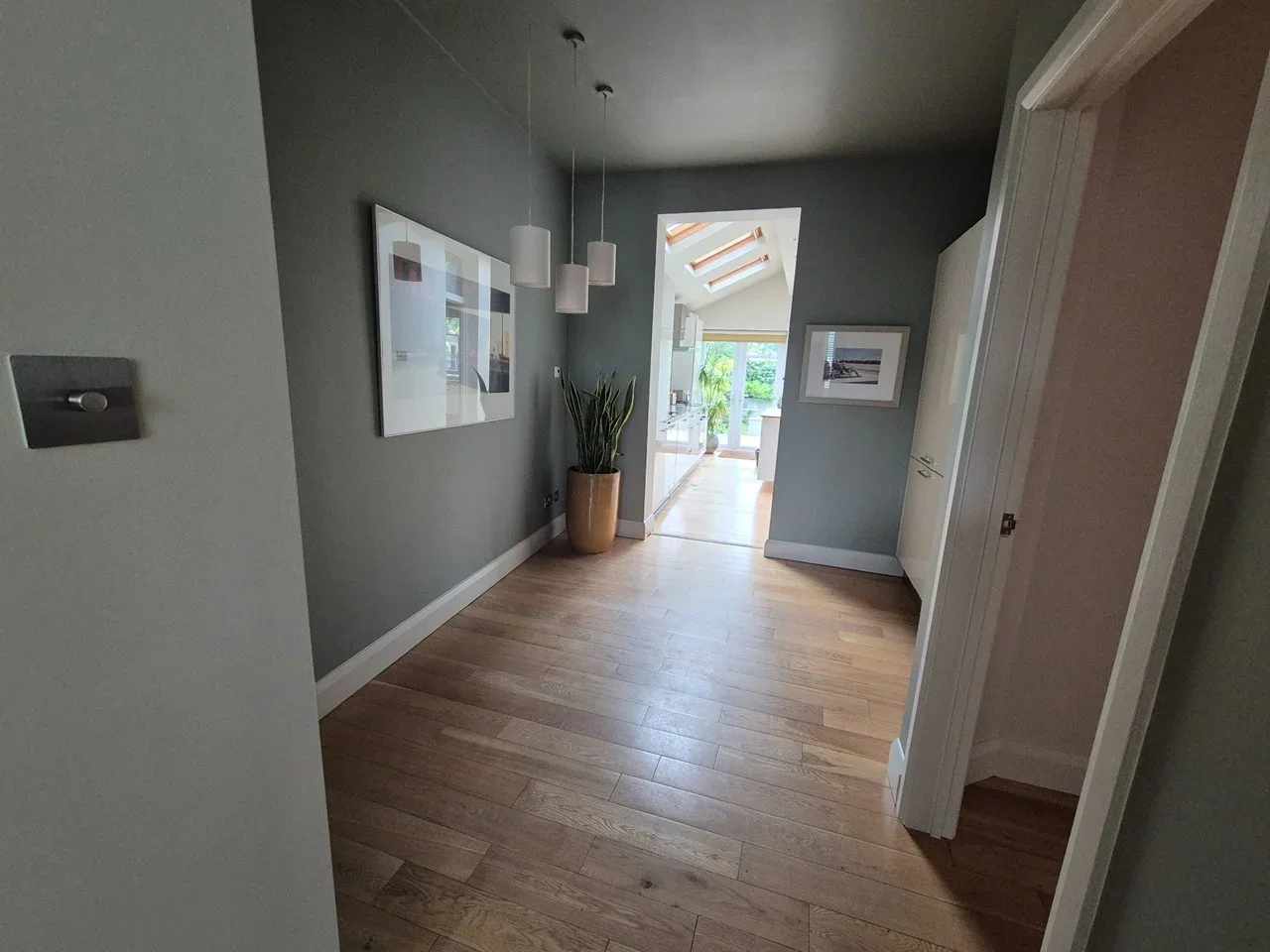 Flat Shelton Road in Greater London