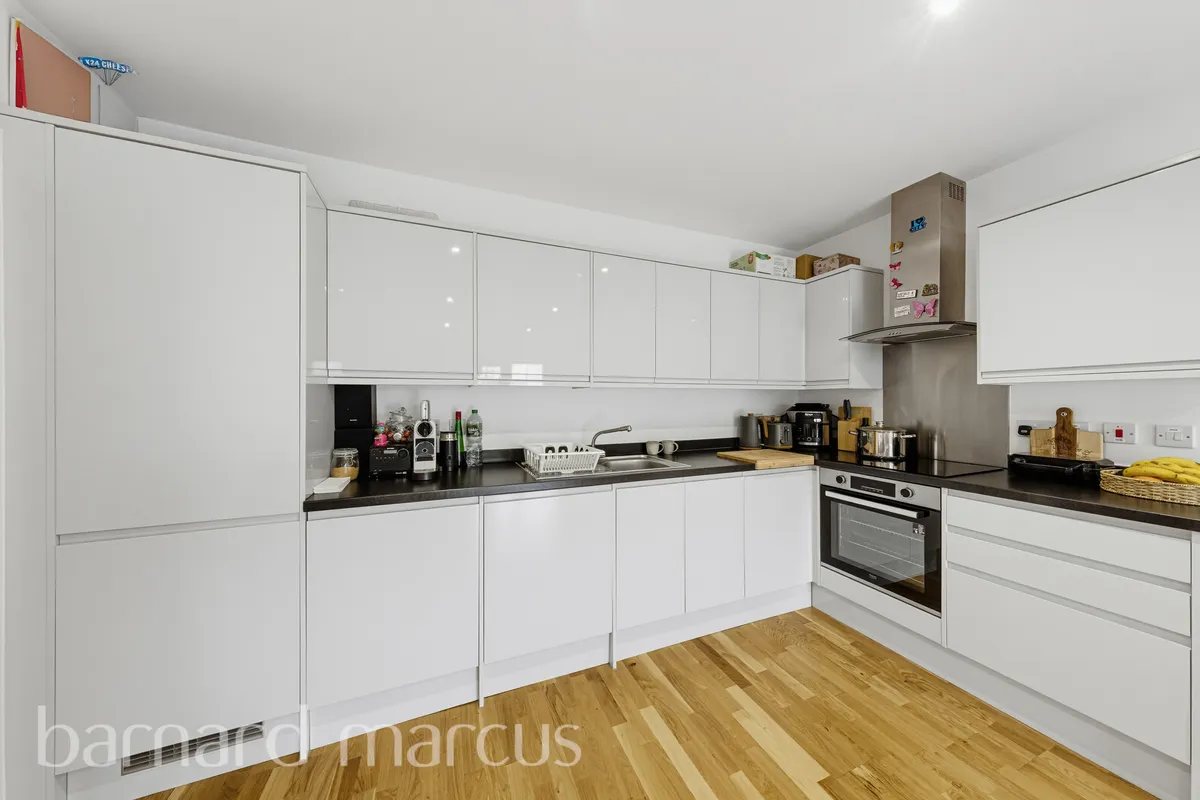 Flat Kingsway in Greater London