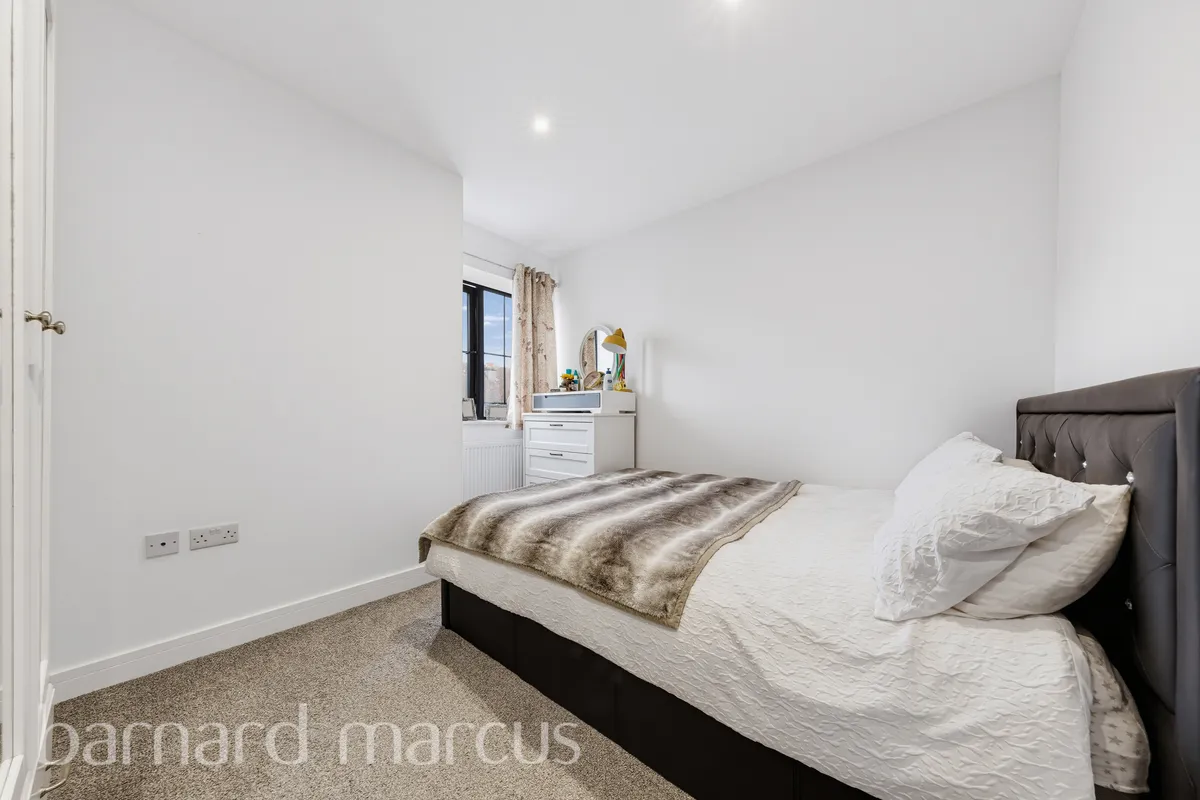 Flat Kingsway in Greater London