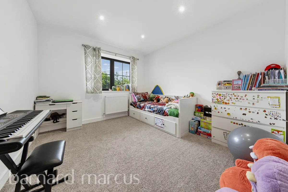 Flat Kingsway in Greater London