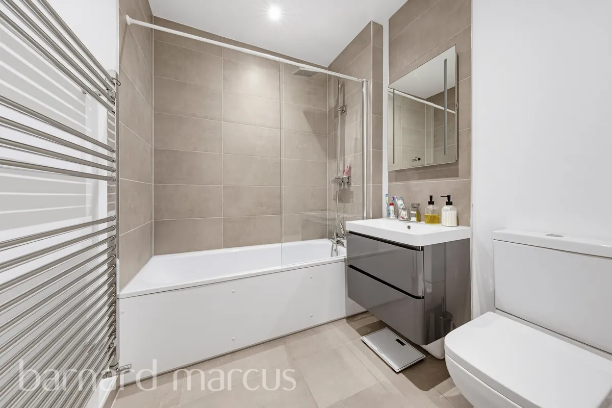 Flat Kingsway in Greater London