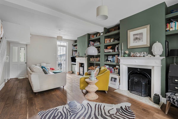 Flat Alma Grove in London Borough of Southwark