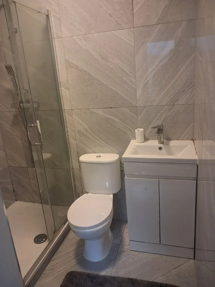 Flat Bensham Lane in Greater London