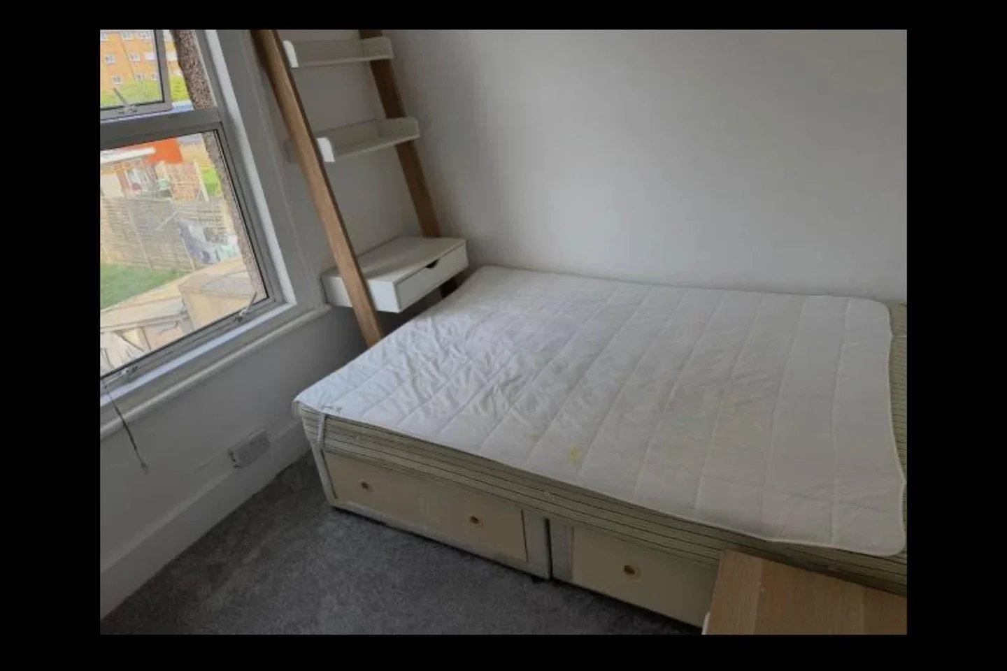 Room Carlyle Road in Greater London