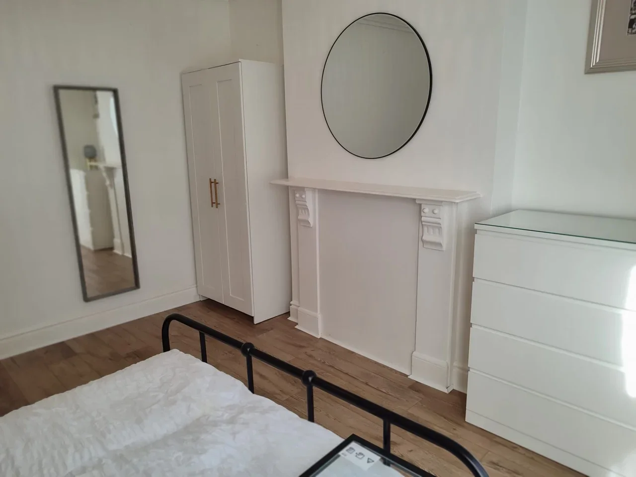Room Ledger's Road in Slough