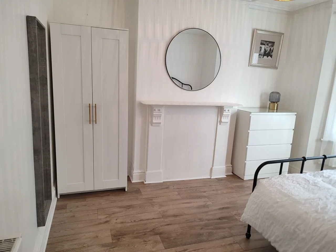 Room Ledger's Road in Slough