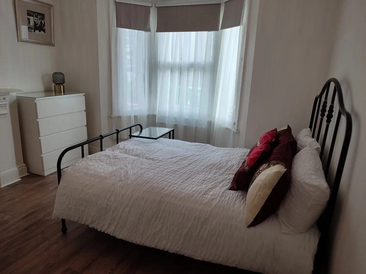 Room Ledger's Road in Slough