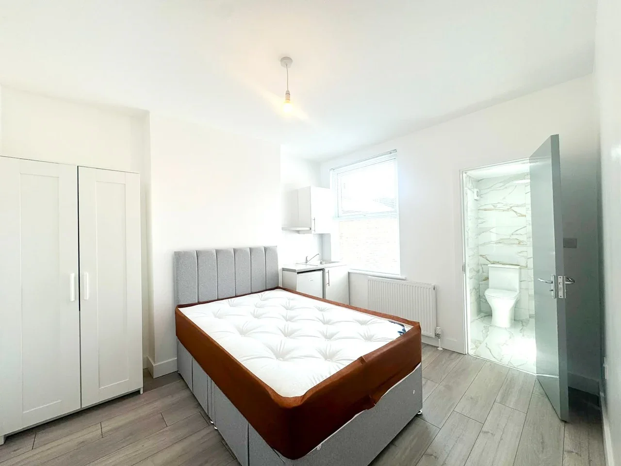 Flat Keston Road in Greater London