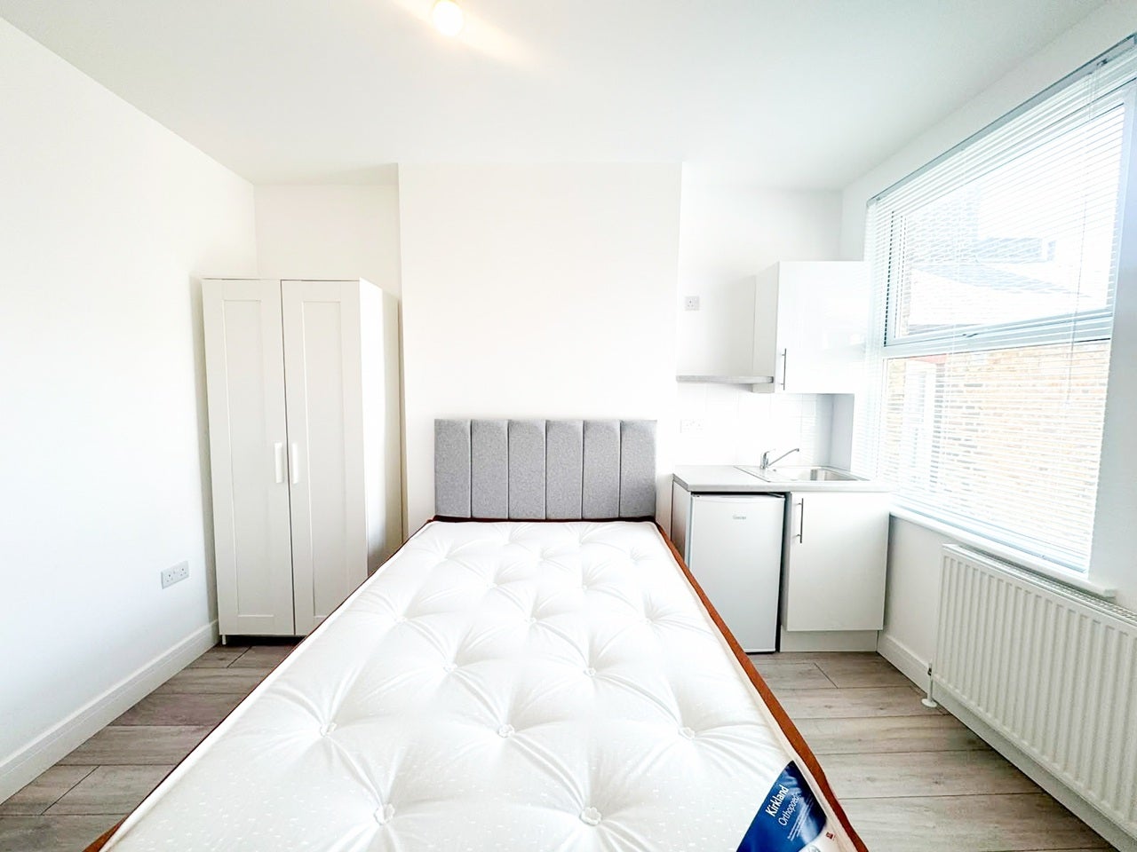 Flat Keston Road in Greater London