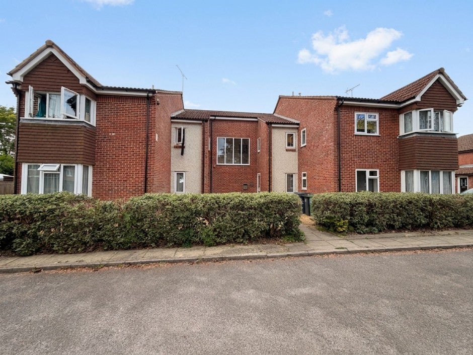 Flat Ryeland Close in Greater London