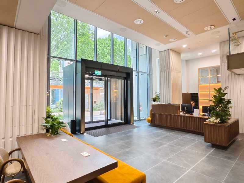 Flat Date Street in Greater London