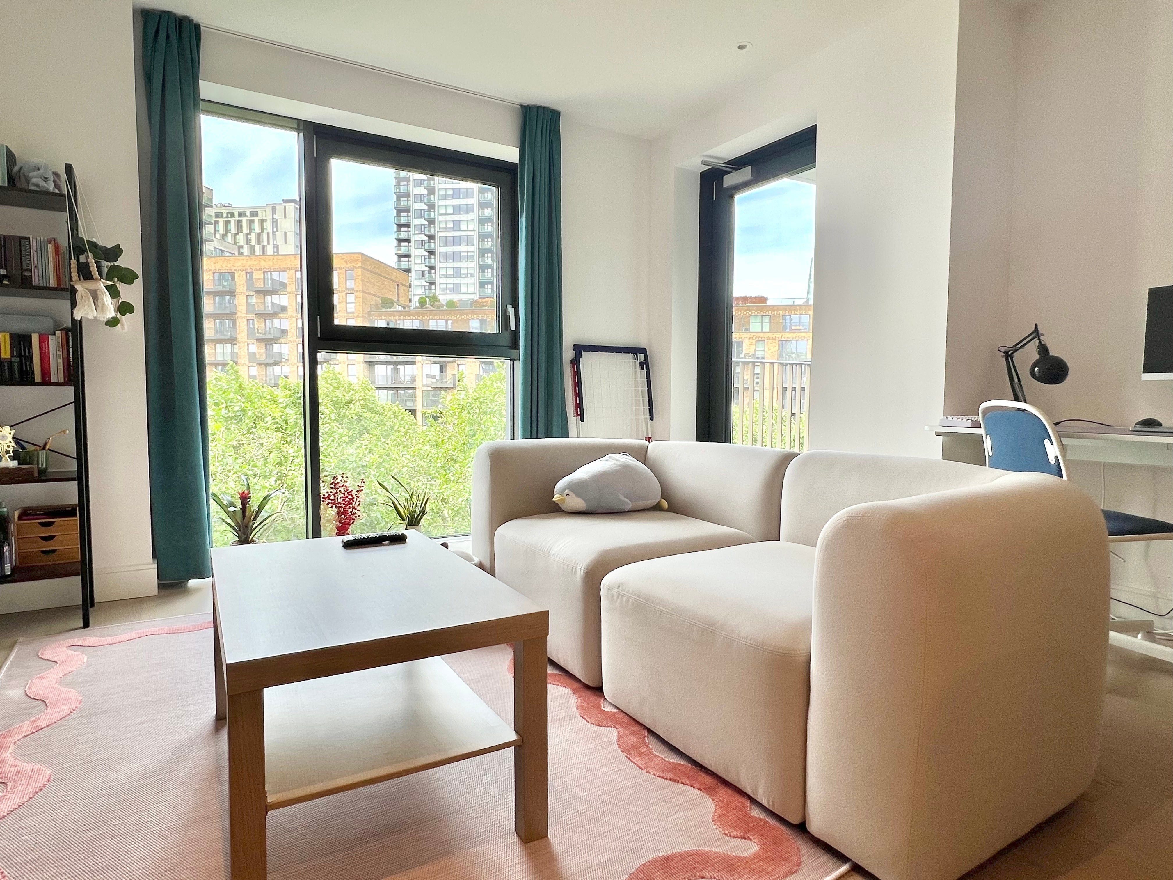 Flat Date Street in Greater London
