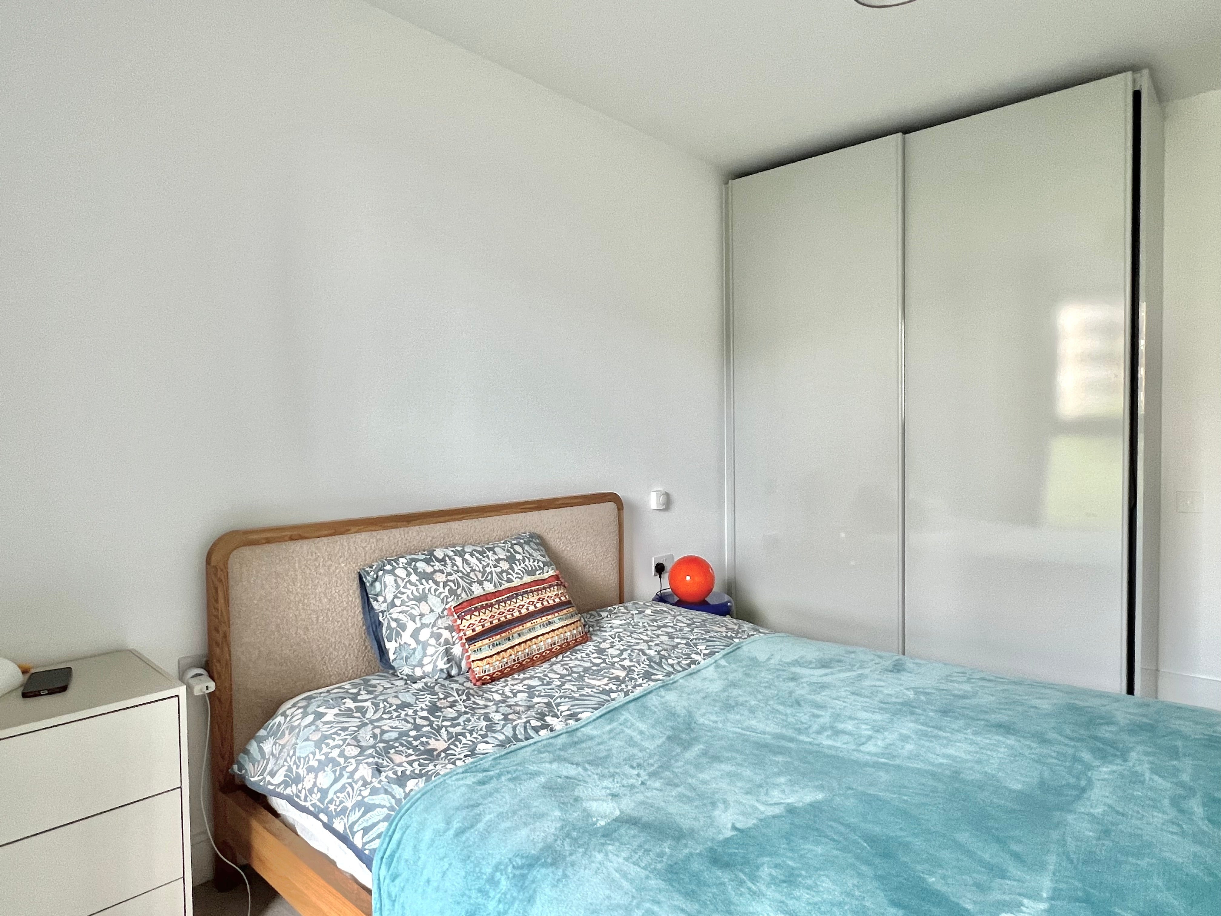Flat Date Street in Greater London