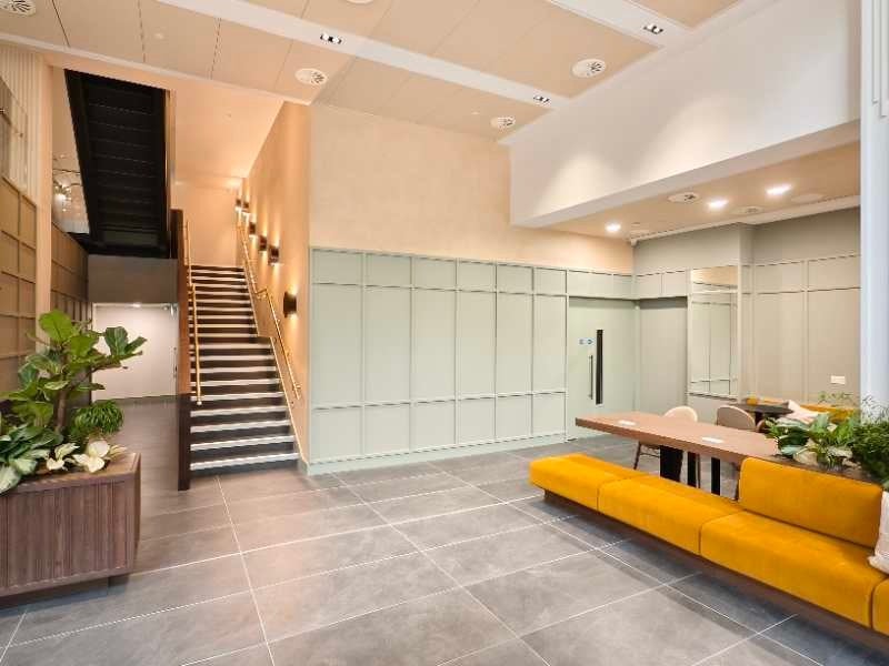 Flat Date Street in Greater London