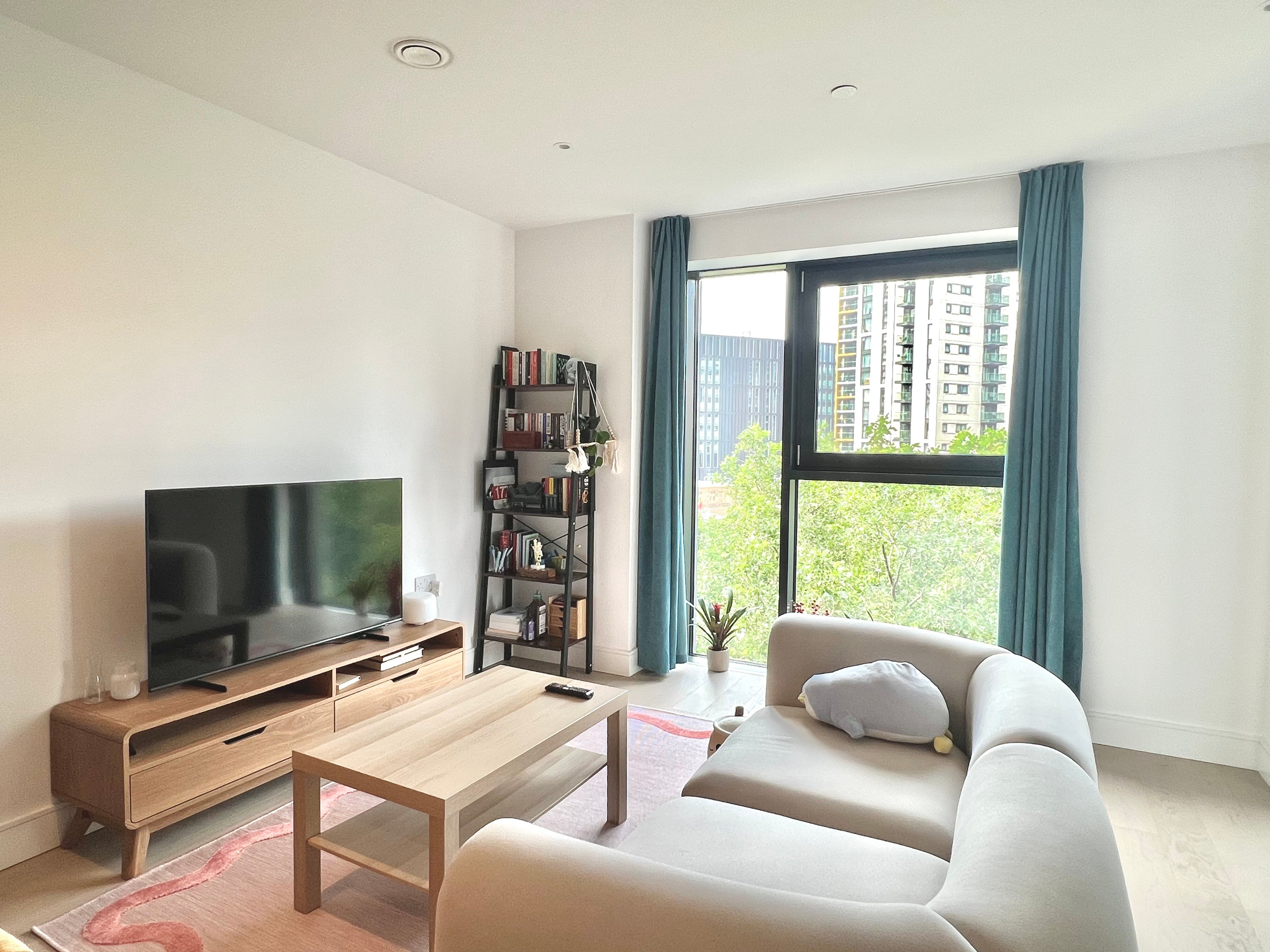 Flat Date Street in Greater London