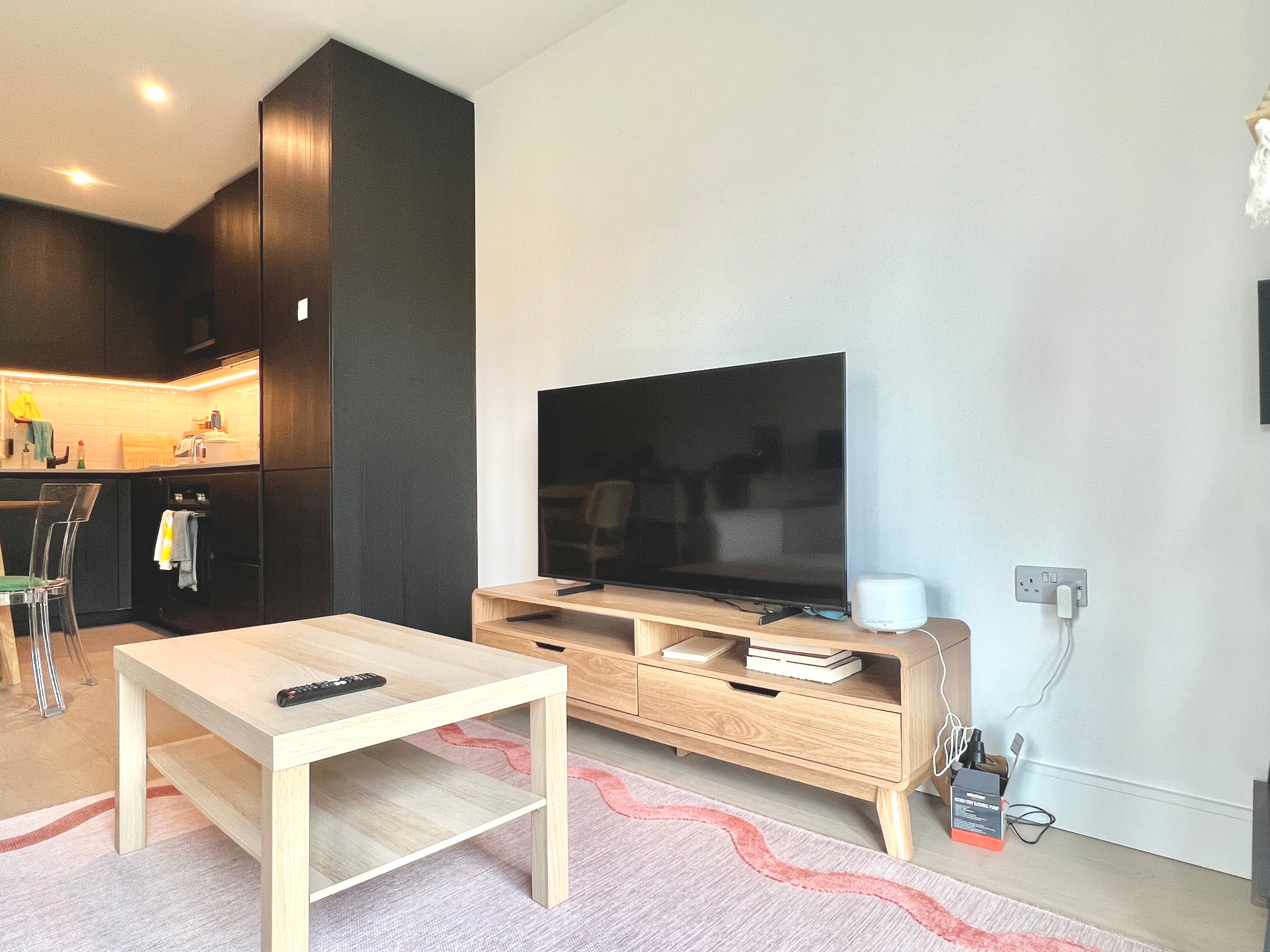 Flat Date Street in Greater London