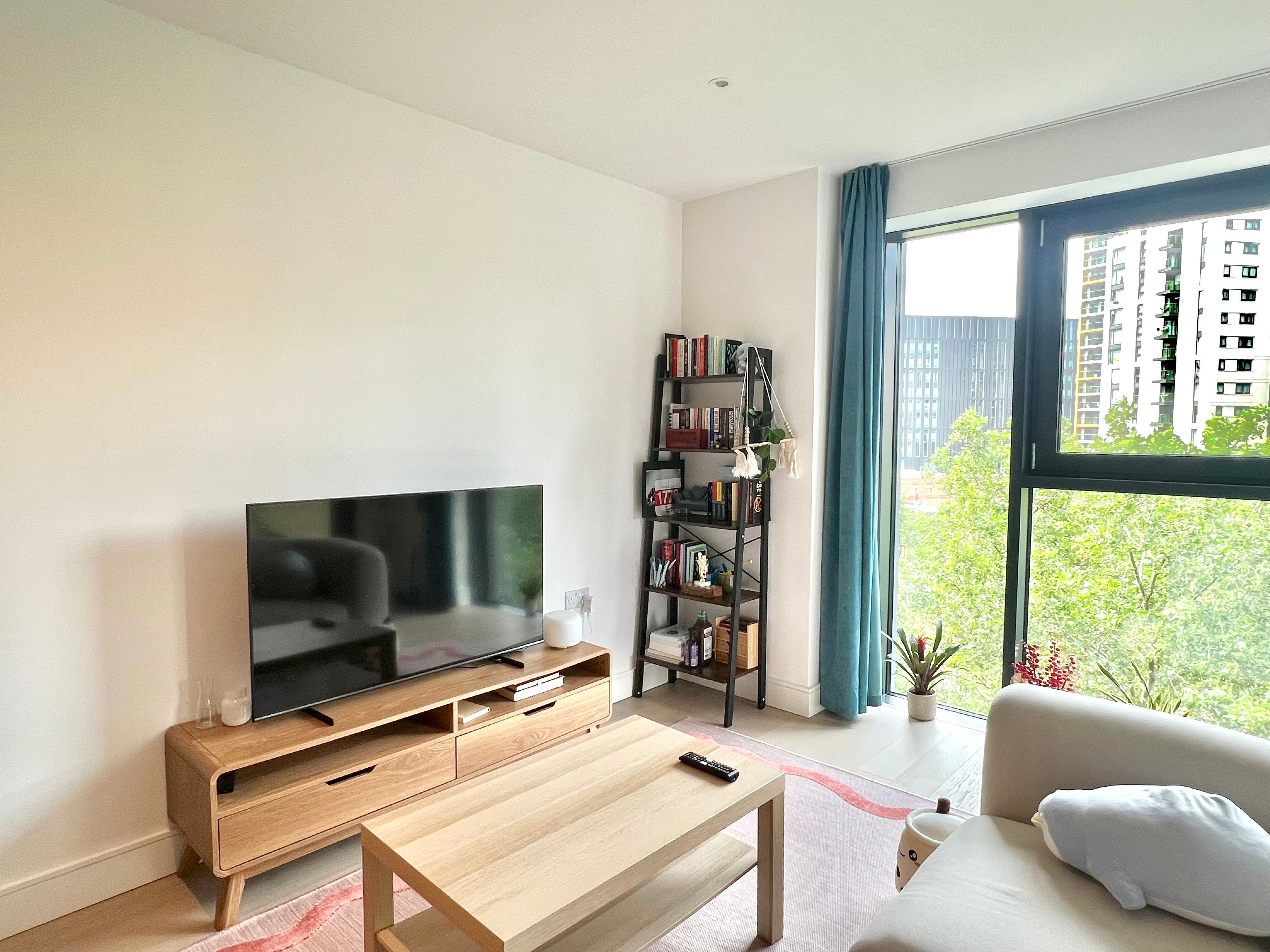 Flat Date Street in Greater London