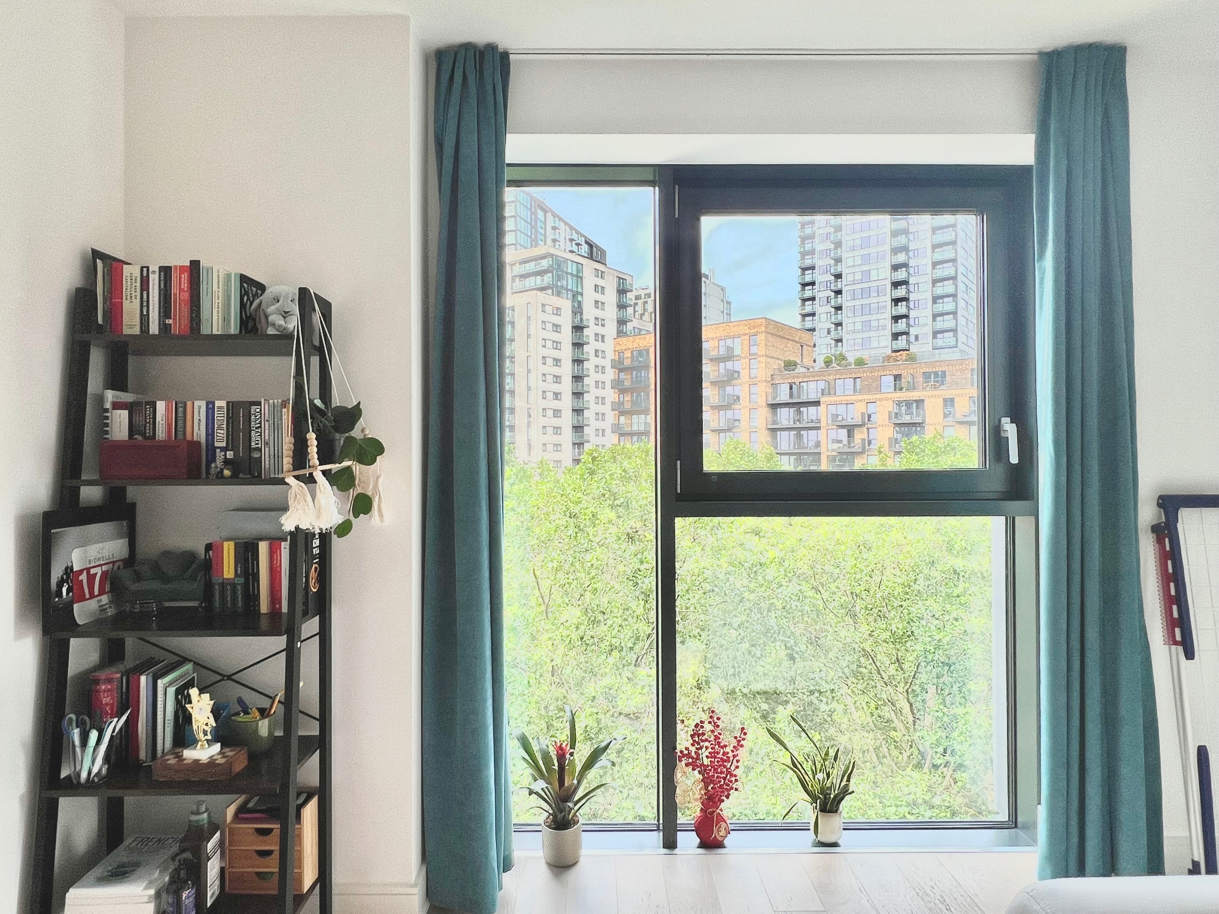 Flat Date Street in Greater London