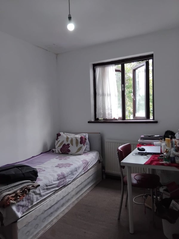 Room Brownlow Road in Greater London