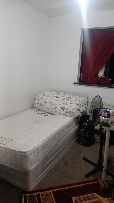 Room Brownlow Road in Greater London