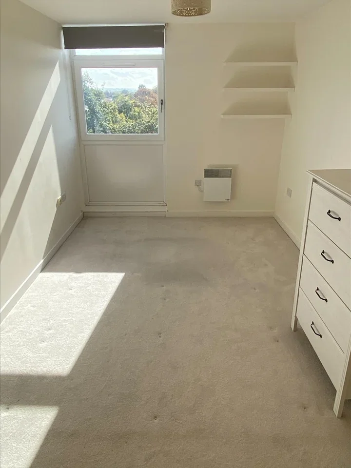 Flat Hurst Road in Elmbridge