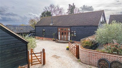 House Tilsworth Road in Stanbridge