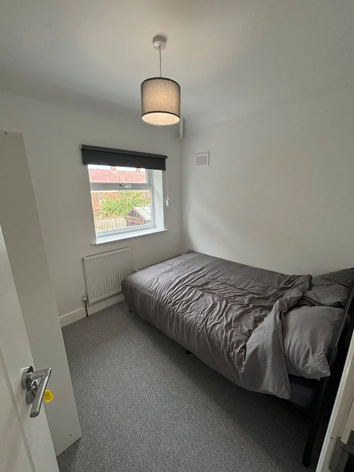 Room Endike Lane in Hull