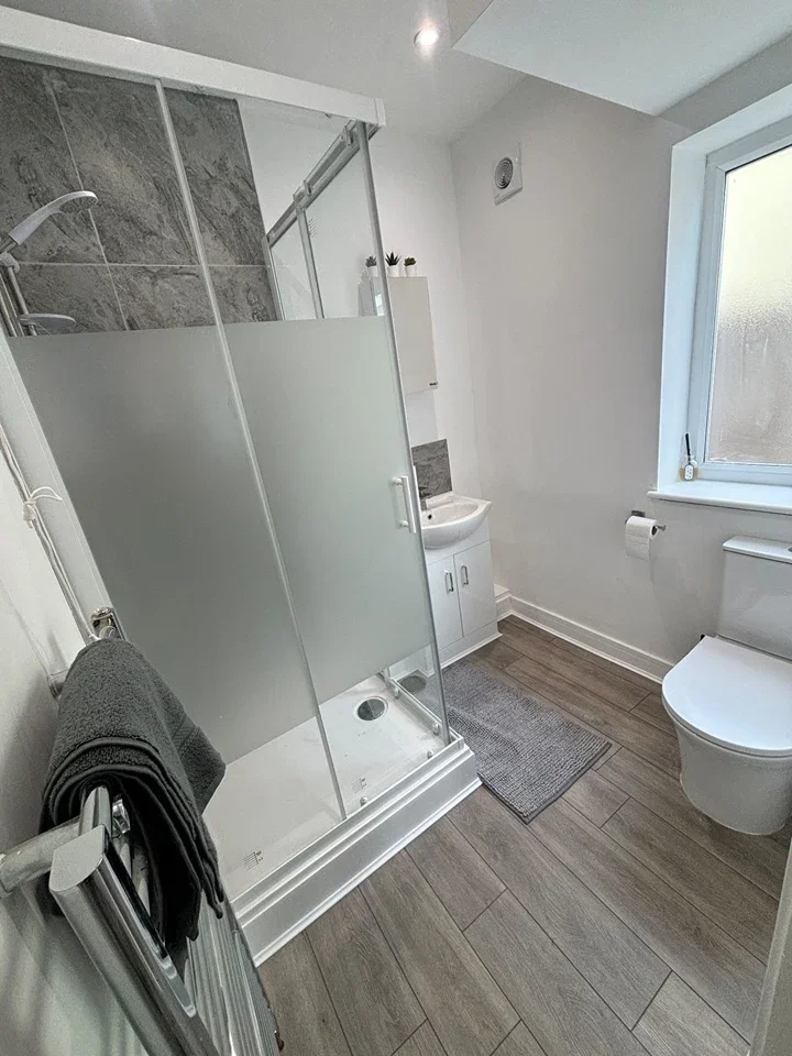 Room Endike Lane in Hull
