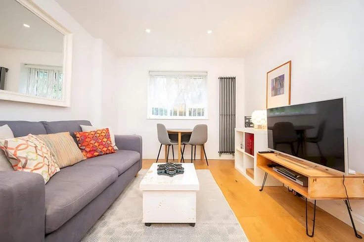Flat Downham Road in Greater London