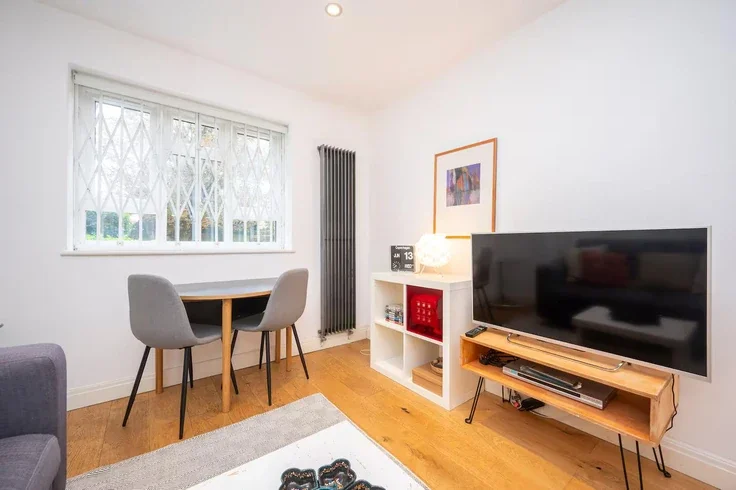 Flat Downham Road in Greater London