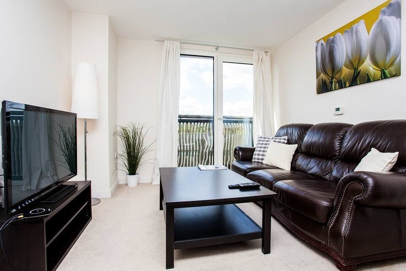 Flat Gatliff Road in City of Westminster