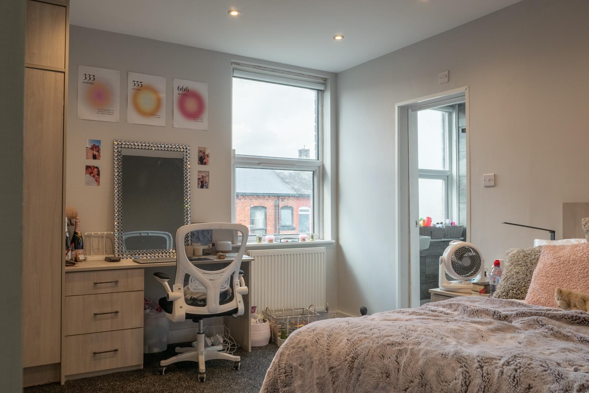 Flat Regent Terrace in Leeds