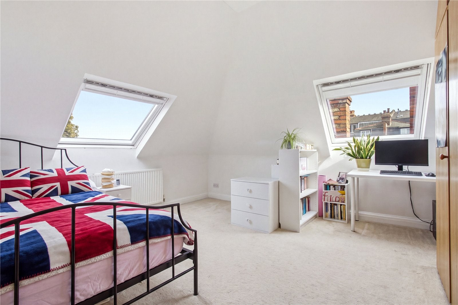 Flat Princes Avenue in Greater London